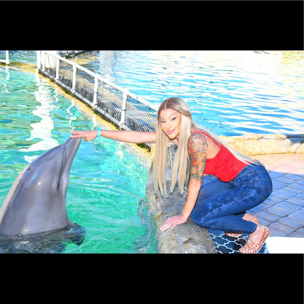 Meet your Posher, Farizah